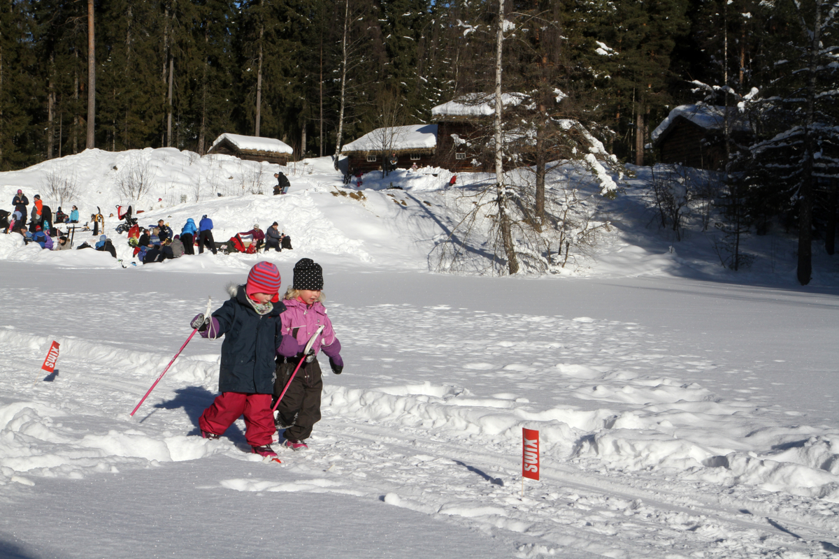 Barn på ski_Barnas vinterdag_Jørgen Skaug